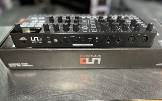 IK Multimedia - UNO SYNTH PRO X 2